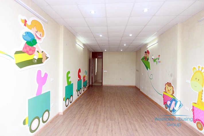 03 stories office for rent in Nghi Tam area, Tay Ho district 